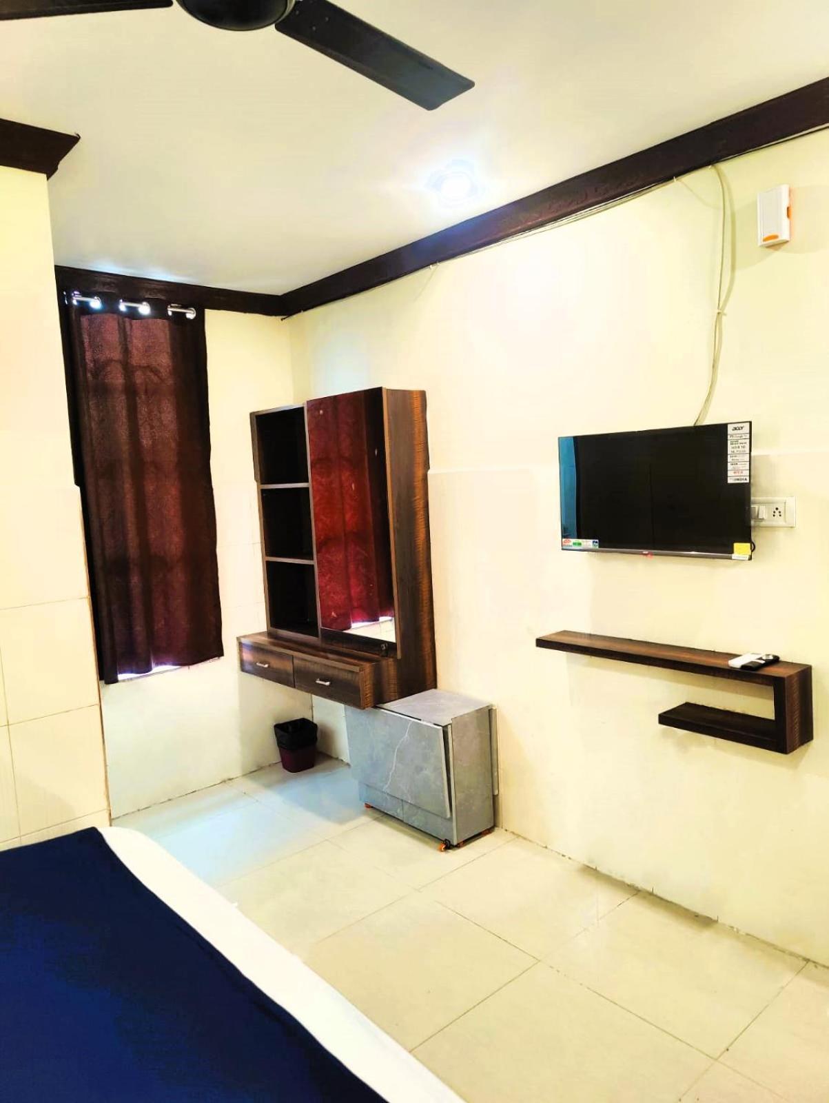 Hotel The Livin Residency à Visakhapatnam Extérieur photo
