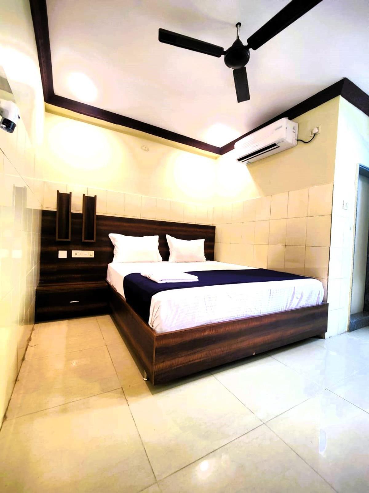 Hotel The Livin Residency à Visakhapatnam Extérieur photo