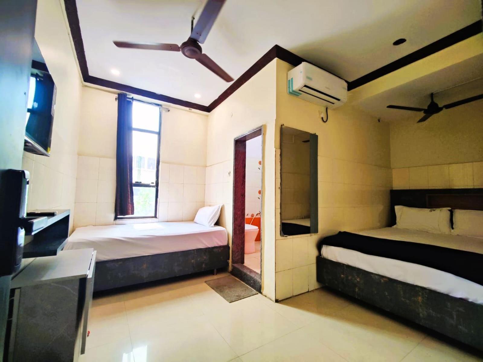 Hotel The Livin Residency à Visakhapatnam Extérieur photo